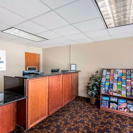Suburban Studios Pueblo North Экстерьер фото
